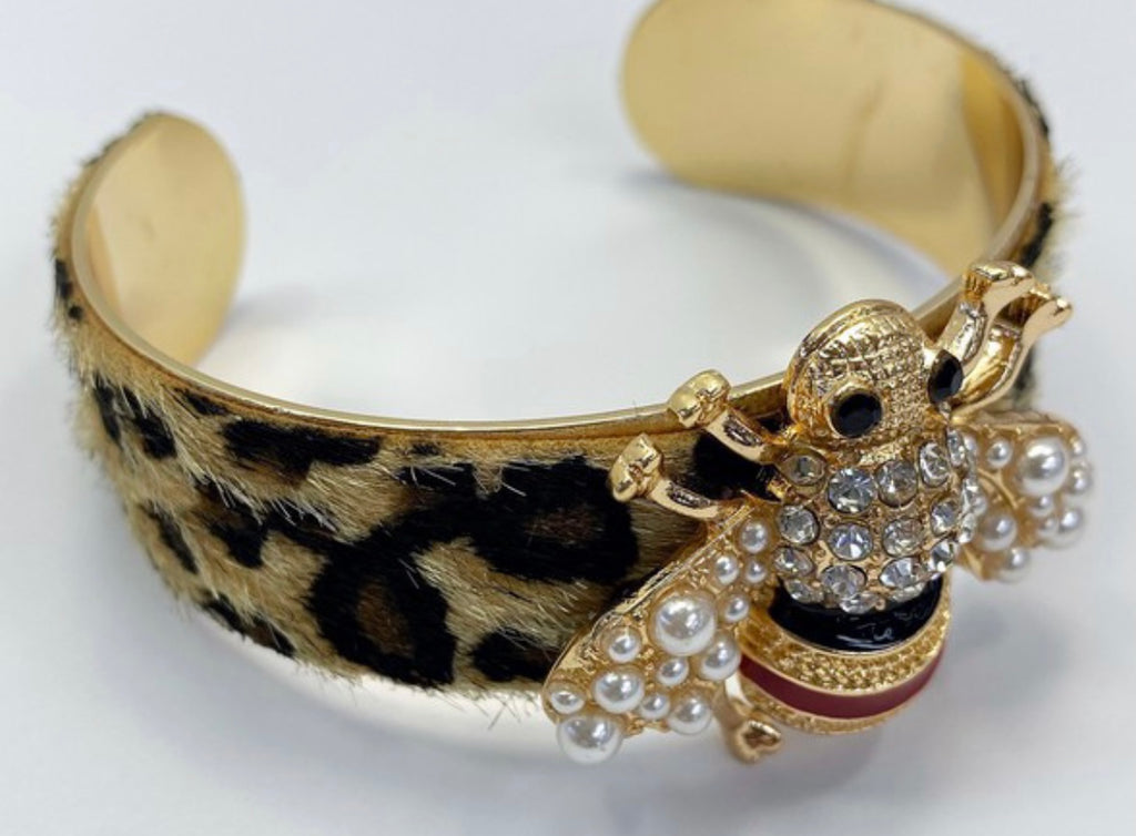 Rhinestone Bee Design Bracelet
